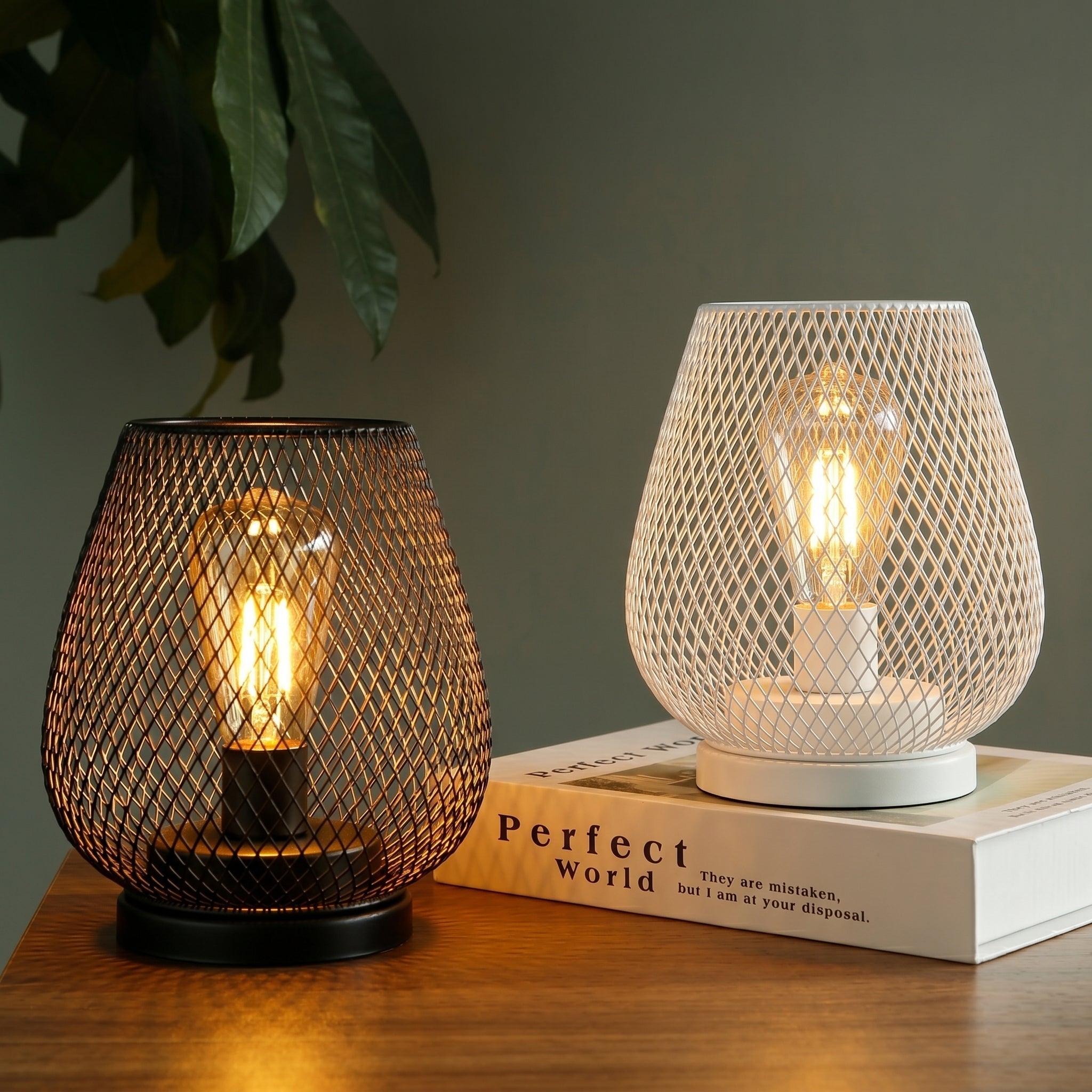 Lampada da tavolo wireless a forma di goccia con design in rete metallica