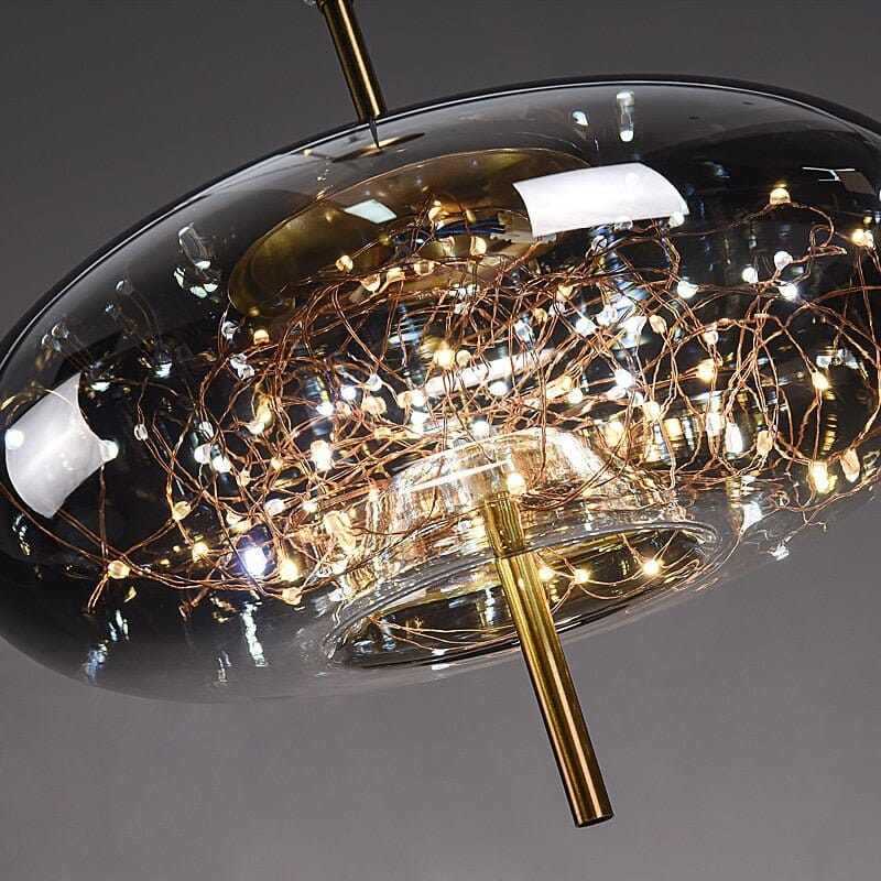 Elegante Lampada Pendente con Paralume in Vetro e Motivo Fatato
