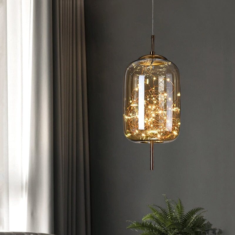 Elegante Lampada Pendente con Paralume in Vetro e Motivo Fatato