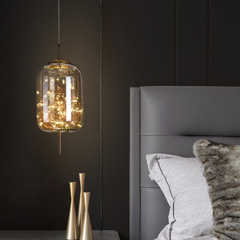 Elegante Lampada Pendente con Paralume in Vetro e Motivo Fatato