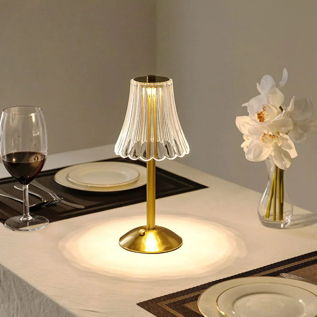 Lampada da Tavolo Elegante con Attivazione Touch e Finitura Oro