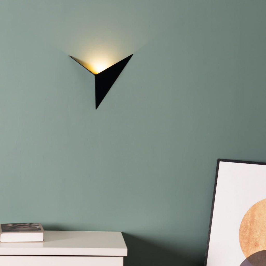 Lampada da Parete Triangolare LED Moderna per Interni Eleganti