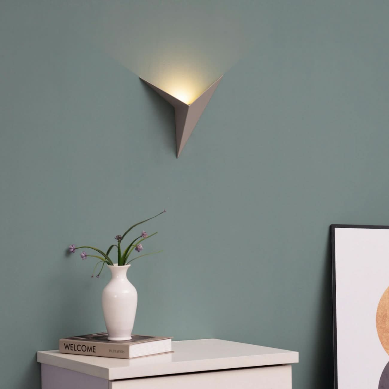 Lampada da Parete Triangolare LED Moderna per Interni Eleganti