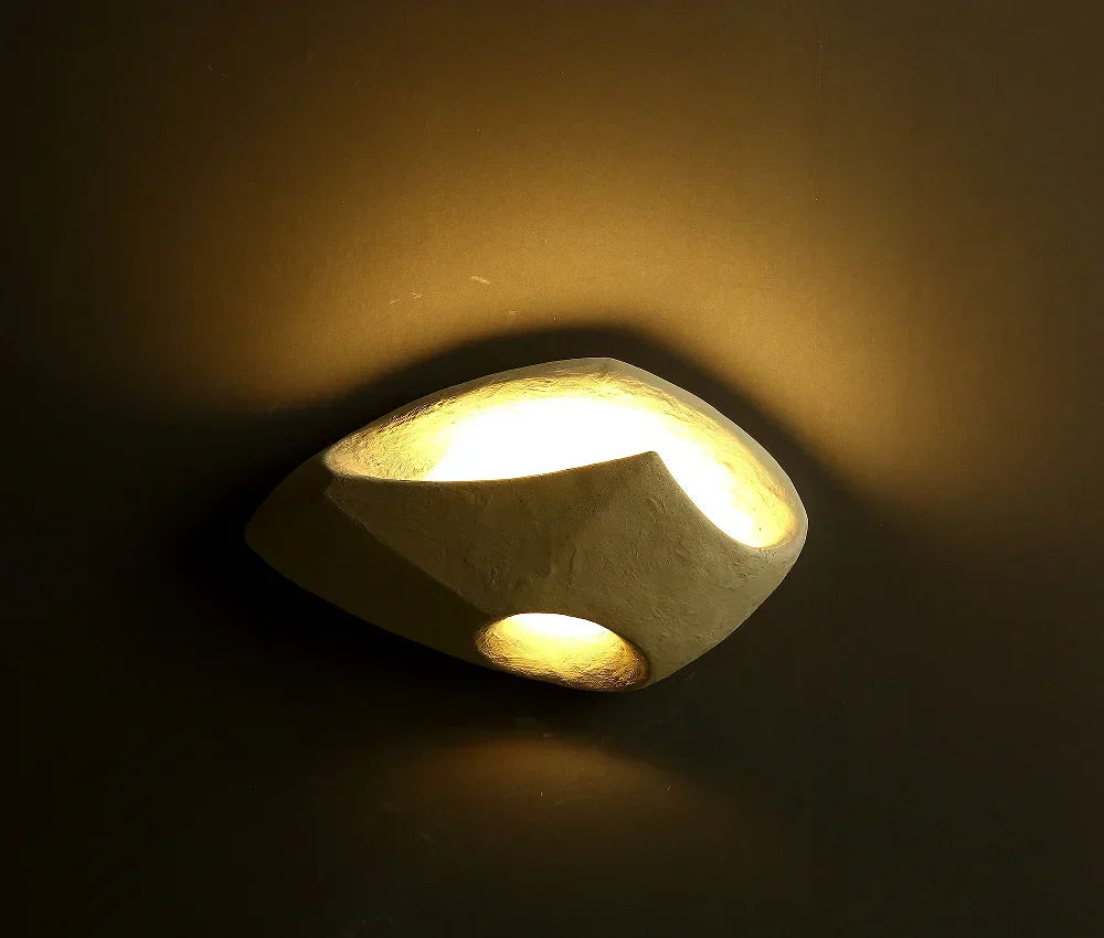 Lampada da Parete Minimalista con Estetica Wabi-Sabi