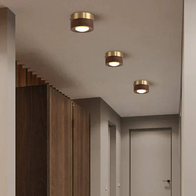 Lampada da soffitto LED in legno con finitura noce e design rotondo minimalista